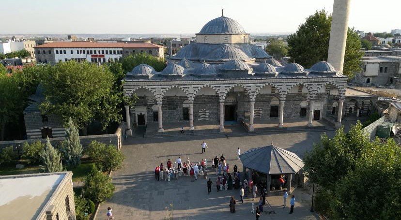 Diyarbakır’da 30 çocuğa sünnet şöleni düzenlendi