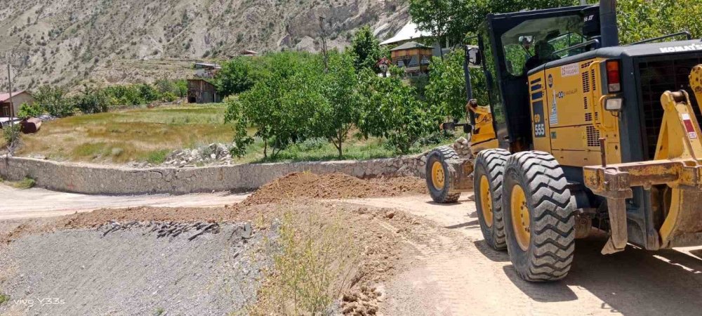 Erzurum’da sık sık yaşanan heyelan korkutuyor