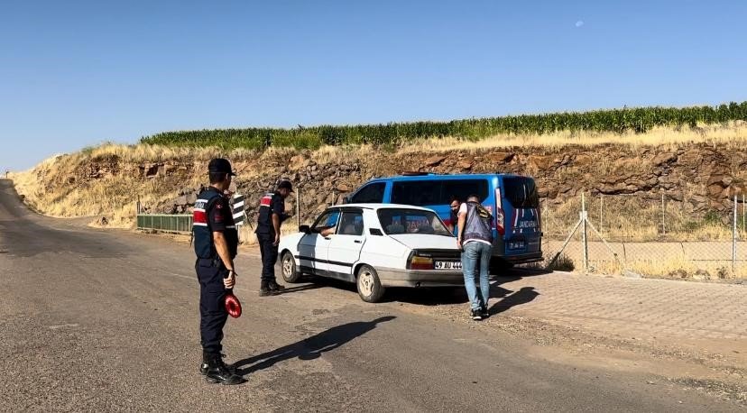 Diyarbakır'da kayıp Narin için jandarma ekipleri seferber oldu