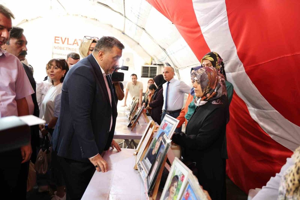 Diyarbakır annelerine AK Parti İl Başkanı Ocak’tan ziyaret