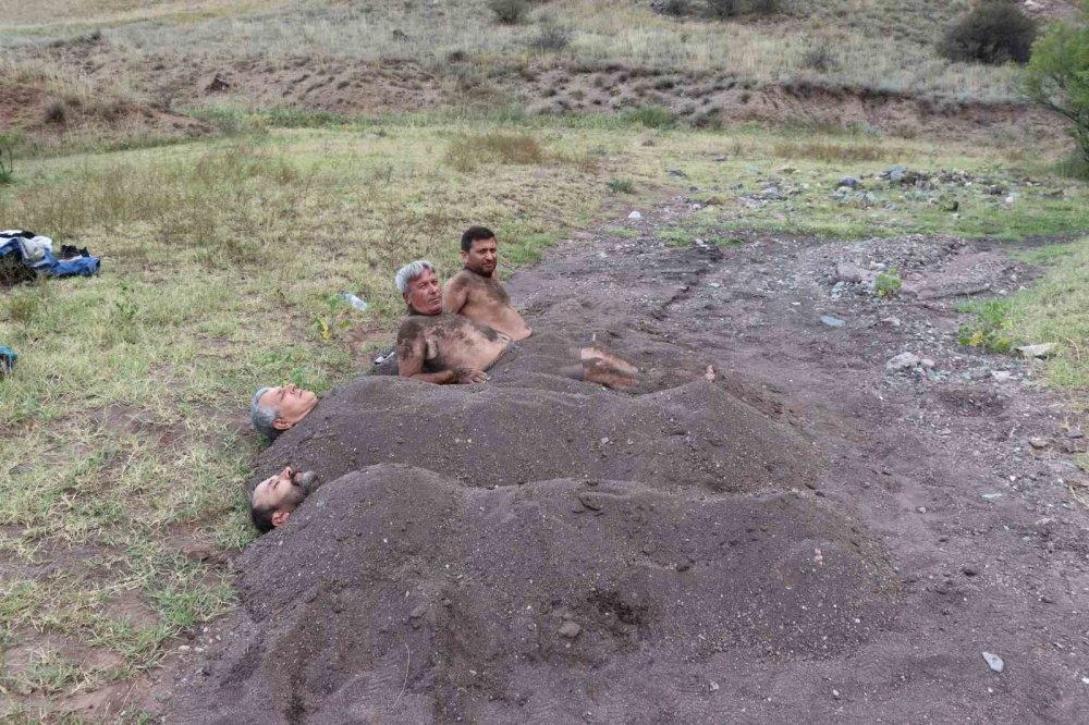 Erzurum'da Ejder deresinin kumları şifa dağıtıyor