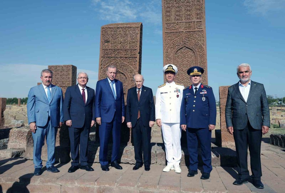 Cumhurbaşkanı Erdoğan’dan Selçuklu Mezarlığı ziyareti