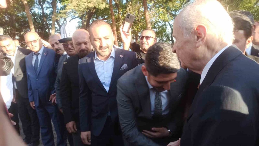 MHP Lideri Bahçeli Ahlat’ta partililerle bir araya geldi