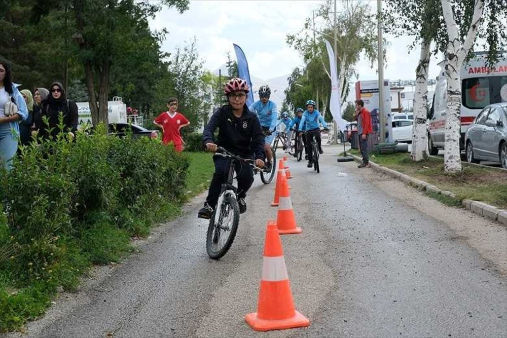 Erzurum'da Gençlik ve Spor Festivaline yoğun ilgi