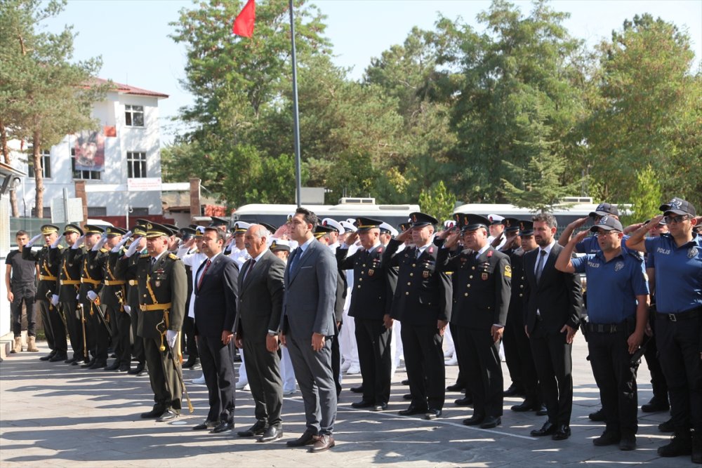 Bitlis'te Büyük Zafer'in 102. yıl dönümü kutlandı