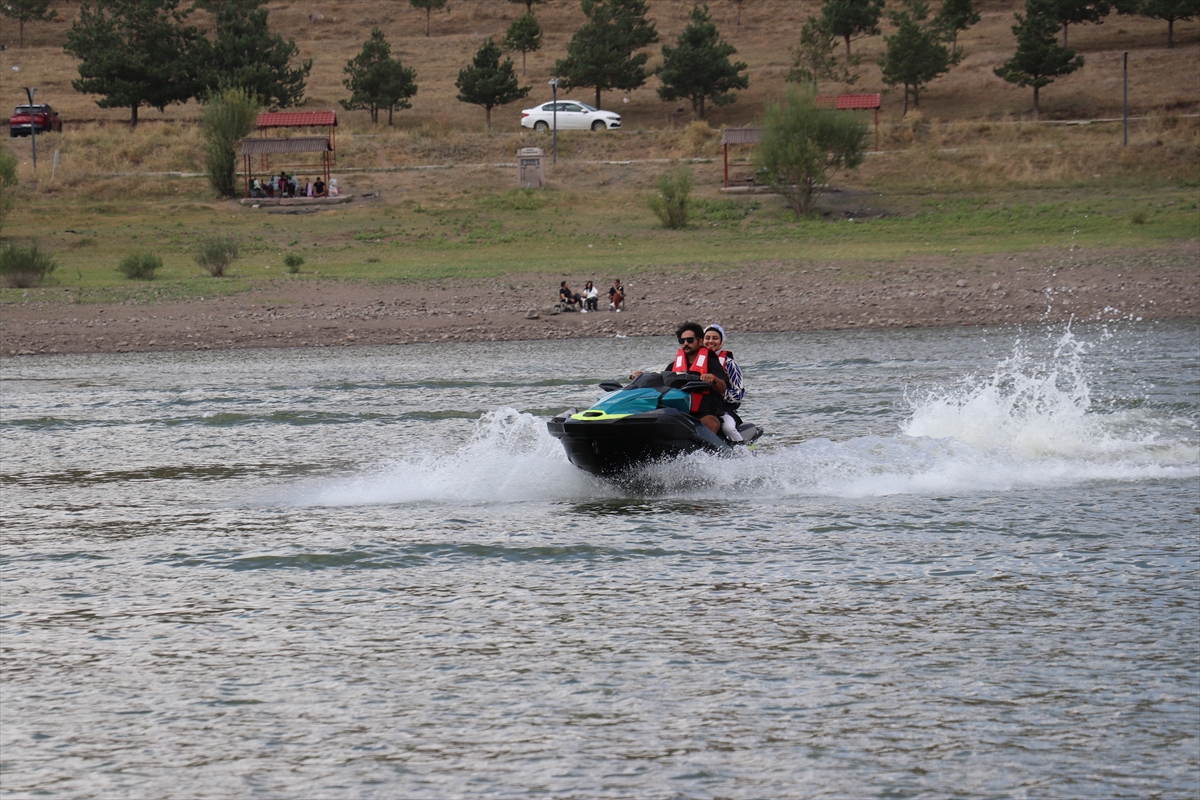 aa-20240901-35536490-35536484-erzurumda-teke-deresi-goletinde-jet-ski-heyecani.jpg