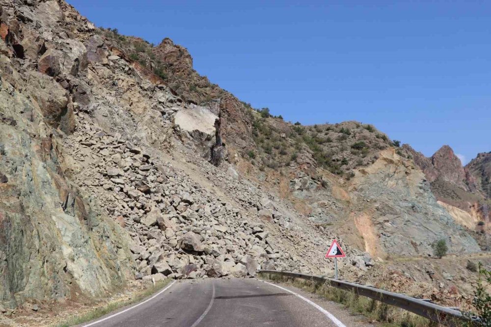 Erzurum'da o yol 3 gündür kapalı