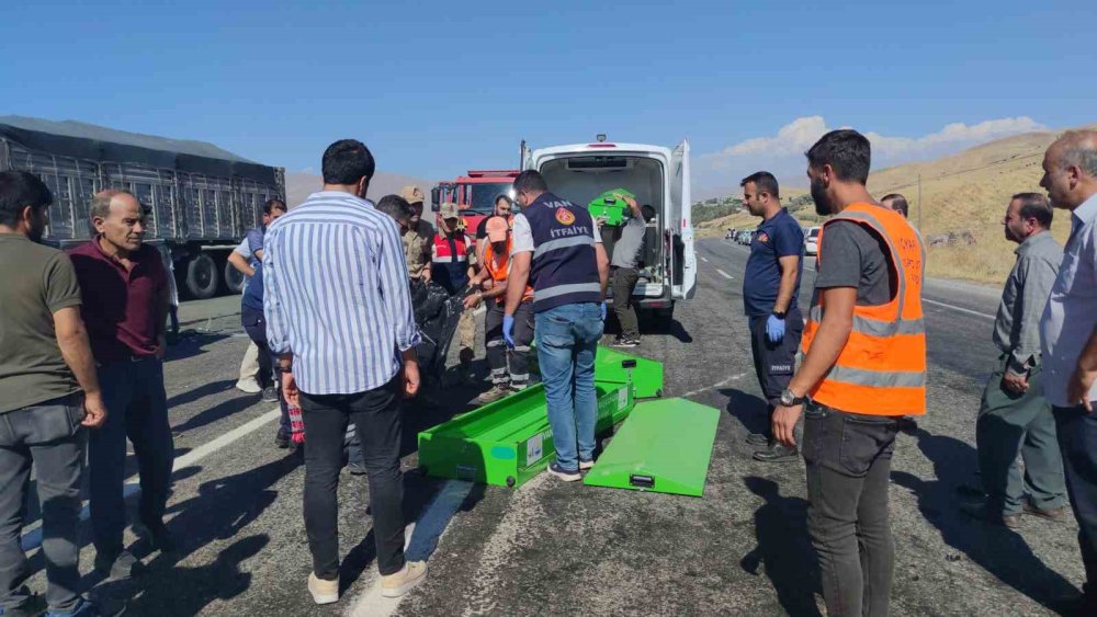 Van’da feci kazada ölen 2 kişinin cenazesi morga kaldırıldı