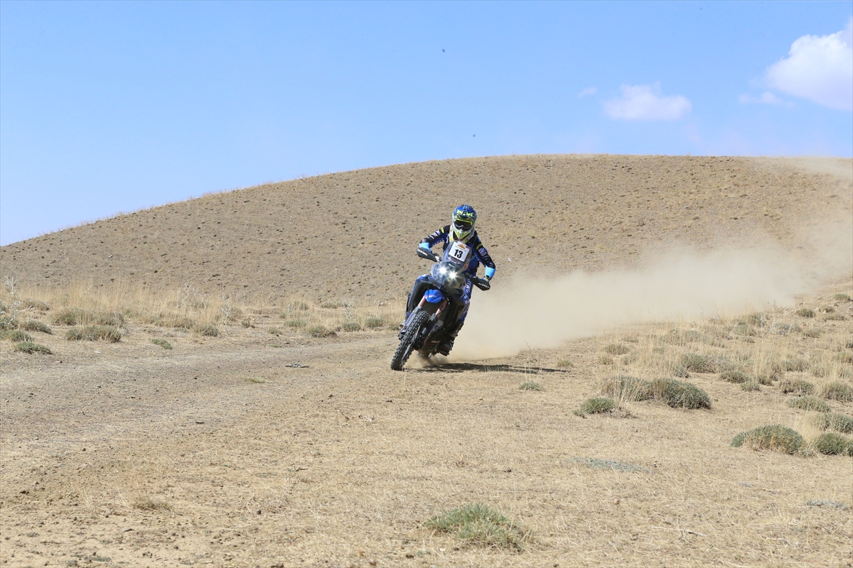 aa-20240907-35588266-35588246-14-transanatolia-rally-raid-yarisi-vanda-sona-erdi.jpg