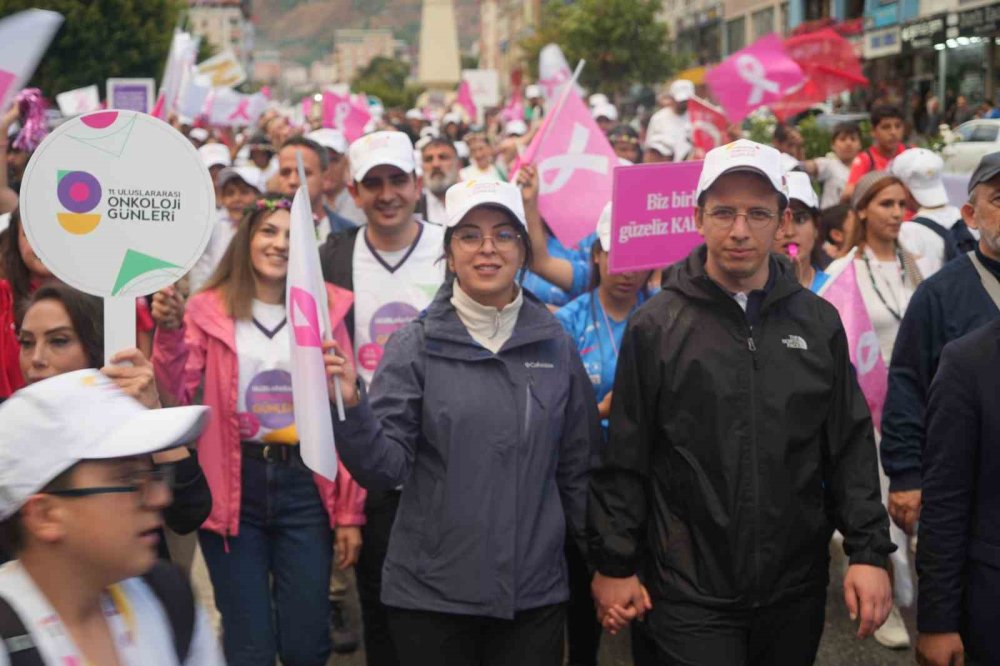 Muş'ta gönüllü gençlerden kanser farkındalığı