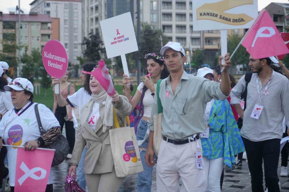 Muş'ta gönüllü gençlerden kanser farkındalığı