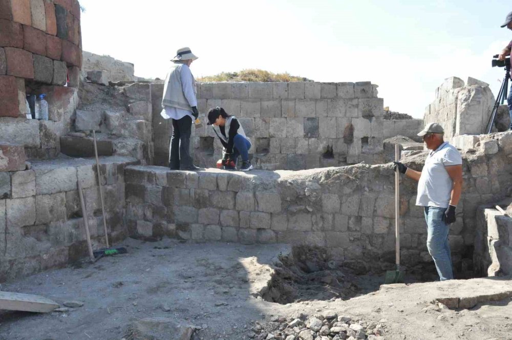 Kars’ta Selçuklu dönemine ait erzak deposu ortaya çıktı