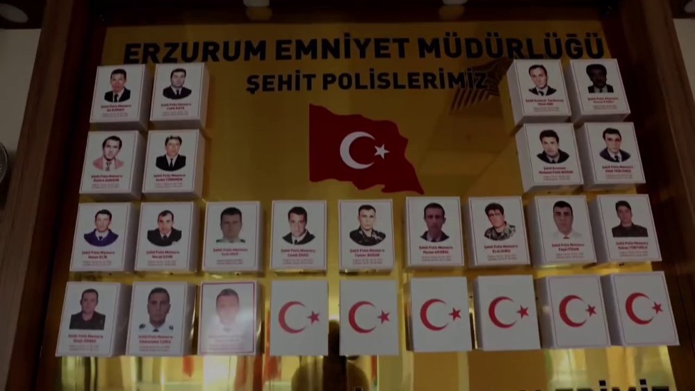 Erzurum Emniyeti şehitlerini unutmuyor