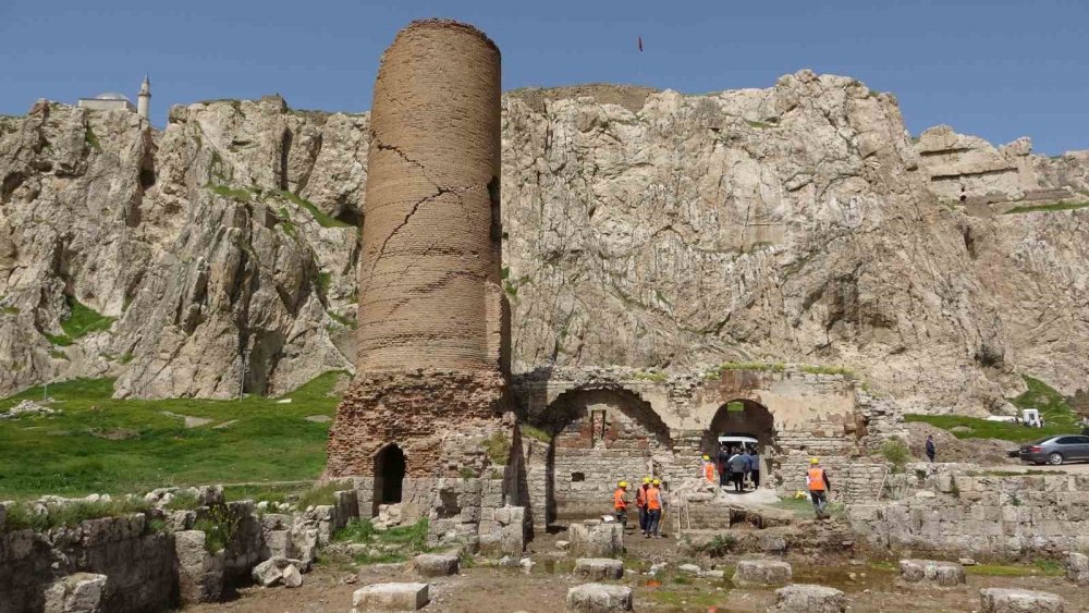 Van’da 750 yıllık cami restore edilecek