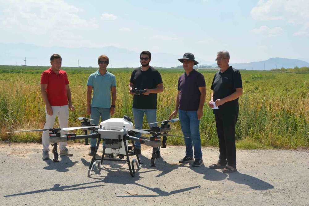 Bitlis’te çekirgelere dronla mücadele