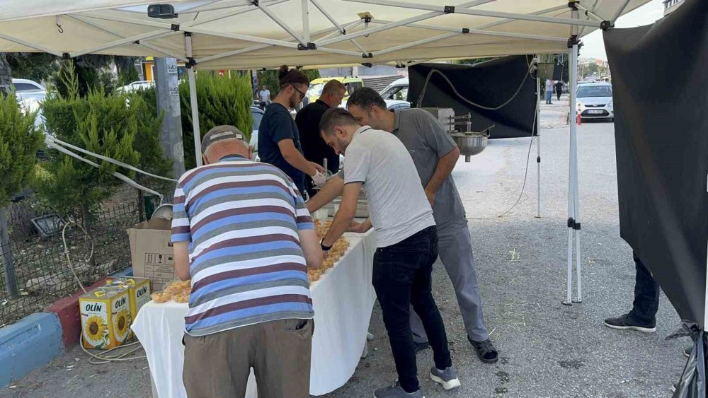 Narin adına Düzce'de lokma dağıtıldı