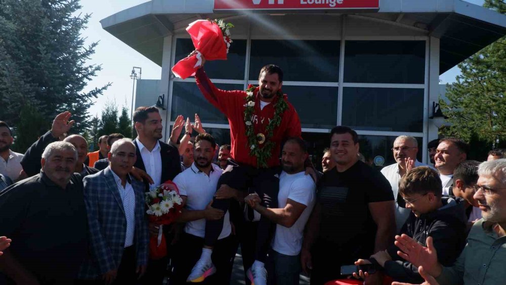 Olimpiyat şampiyonu Bölükbaşı'na, memleketi Erzurum’da coşkulu karşılama