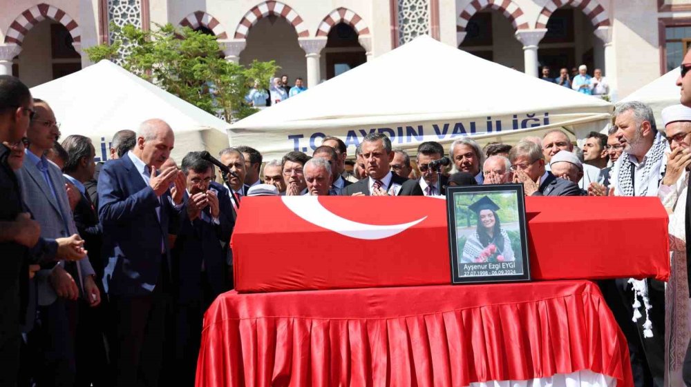 İsrail’in katlettiği Ayşenur, tekbirlerle uğurlandı