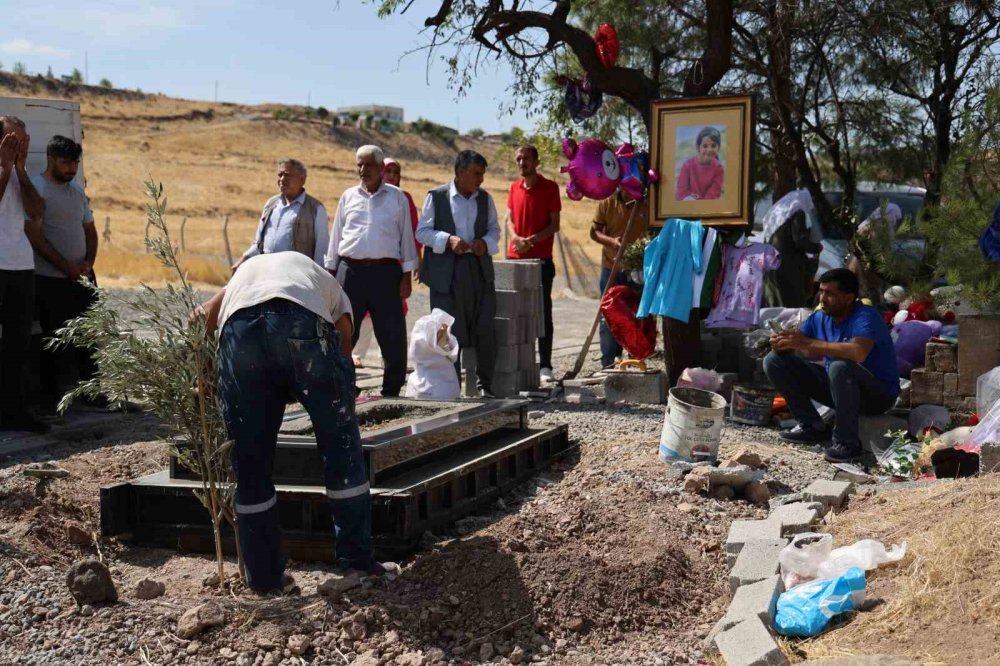 Narin’in mezarı yapıldı