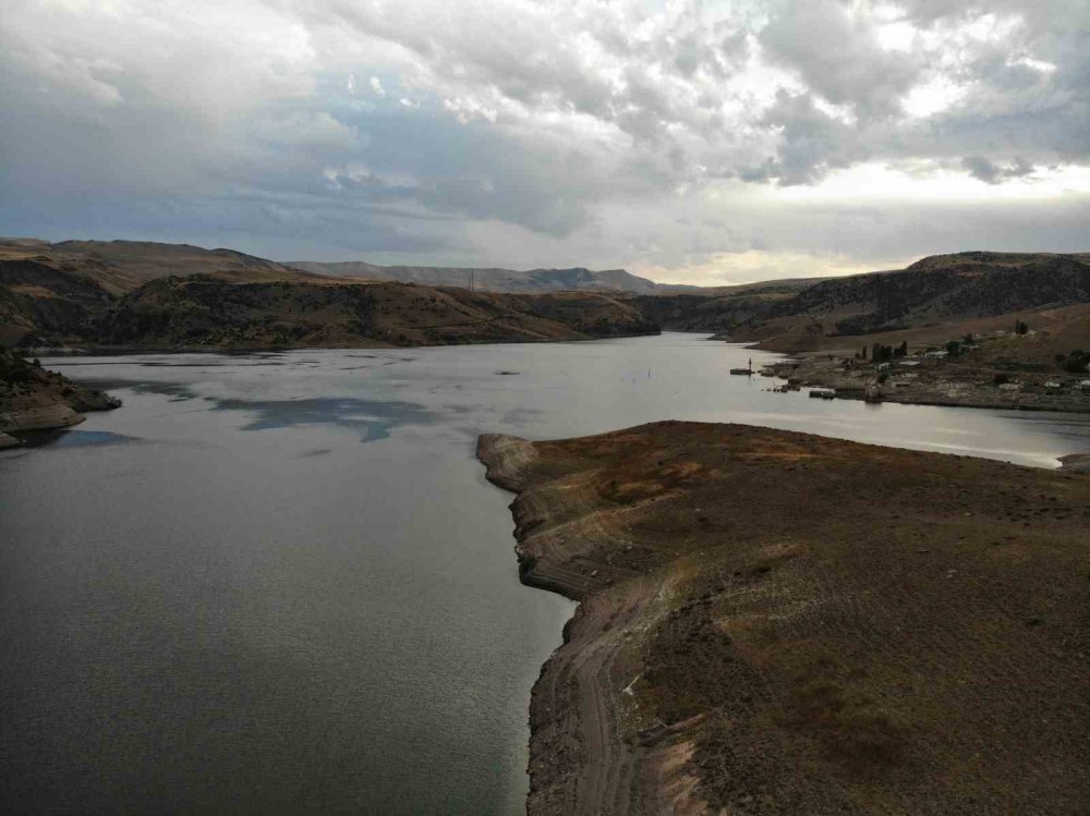 Kars’ın en büyük barajında sular 40 metre çekildi