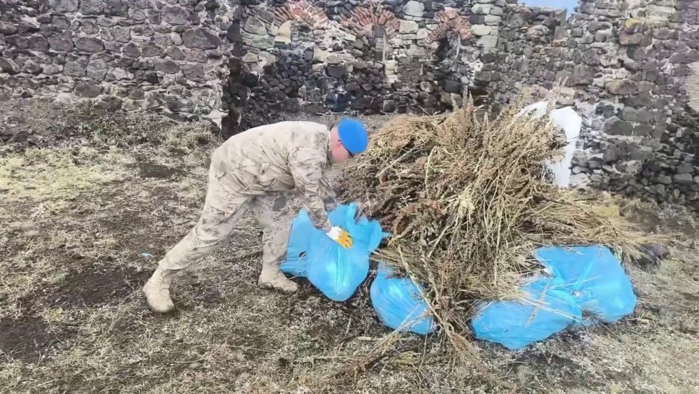 Erzurum jandarmasından tabya temizliği