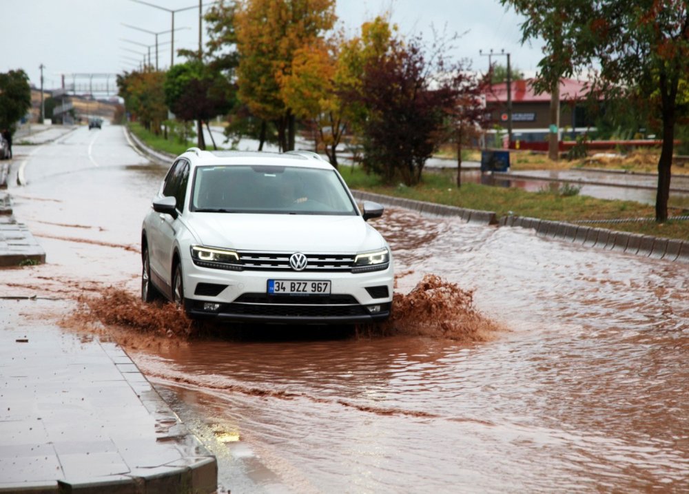 Bitlis'i sel vurdu