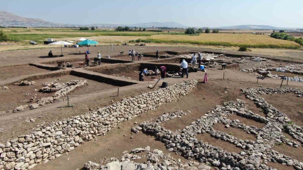 Diyarbakır'da Çayönü Tepesi kazıları 60 yıldır sürüyor