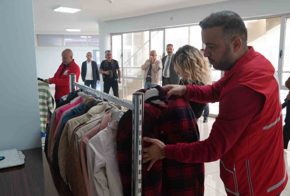 Muş’ta hükümlü yakınları için sosyal market açıldı