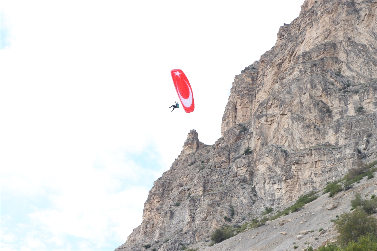 aa-20240926-35740986-35740982-erzurum-semalarinda-wingsuit-ucusu-ve-akrobasi-gosterisi.jpg