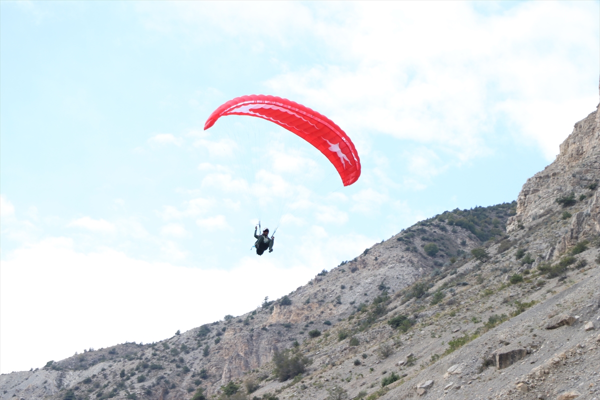 aa-20240926-35740986-35740983-erzurum-semalarinda-wingsuit-ucusu-ve-akrobasi-gosterisi.jpg