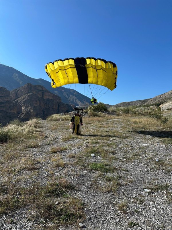 aa-20240927-35756114-35756112-erzurumda-hava-sporlari-festivali-ikinci-gununde-gosterilerle-devam-etti.jpg