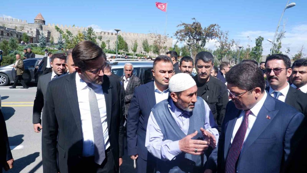 Adalet Bakanı Tunç, Erzurum'da esnafı ziyaret etti