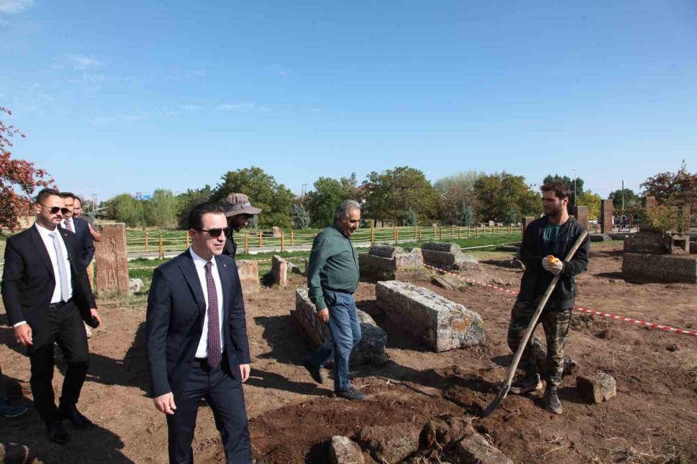 Bitlis’in yeni Valisi Karakaya'dan Ahlat'a ziyaret