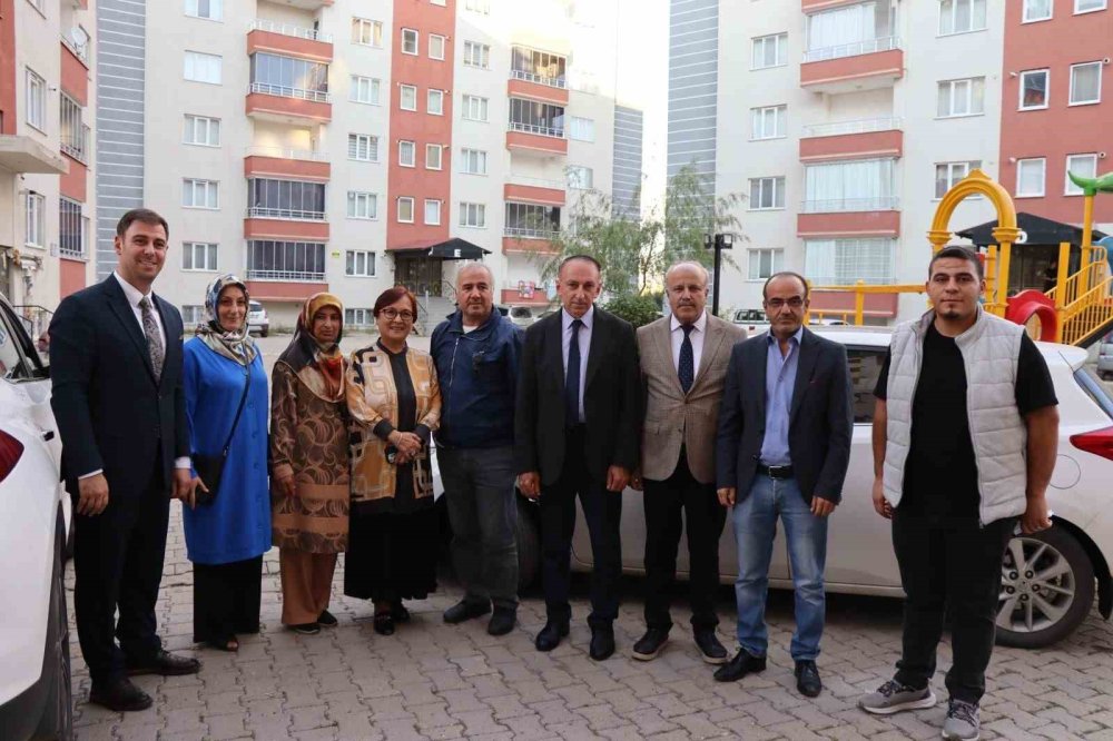 AK Parti MKYK üyesi Yüksel, Erzurum'da esnafı ziyaret etti