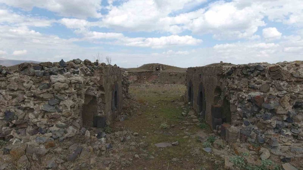 Erzurum'da tarihi tabyalar gün yüzüne çıkarılıyor