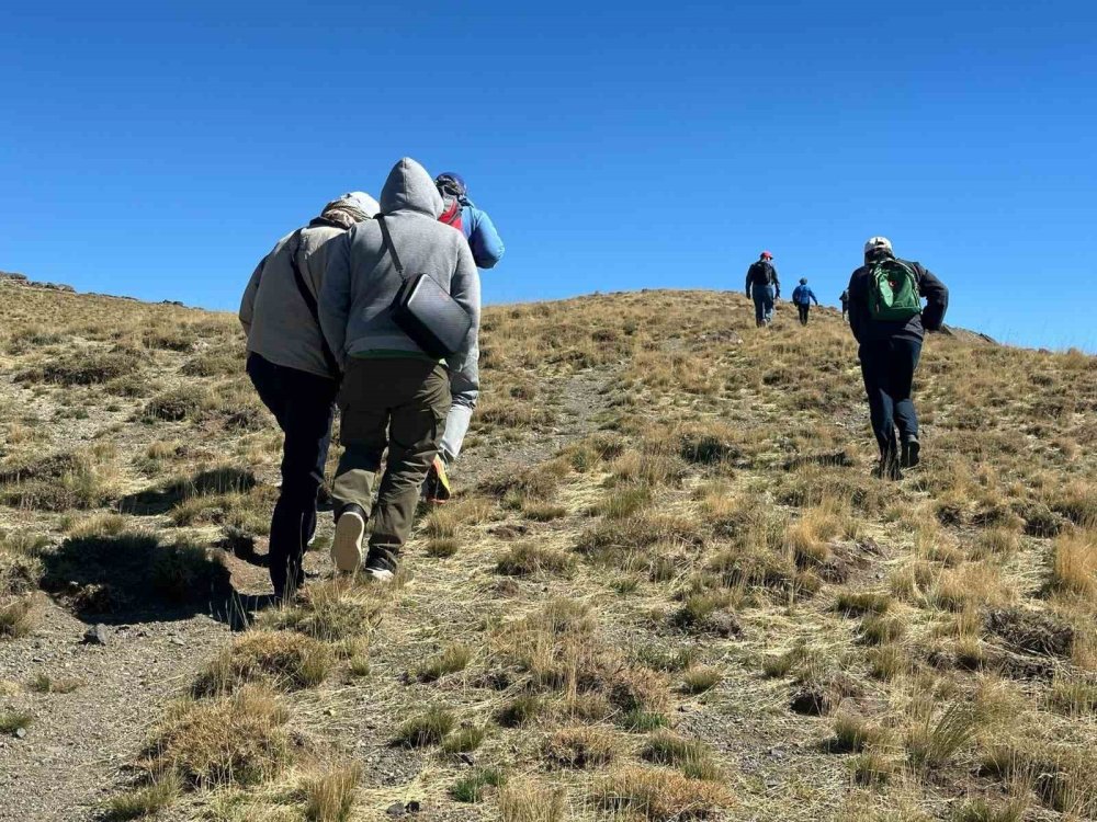 Nemrut Kalderası zirvesine doğa yürüyüşü