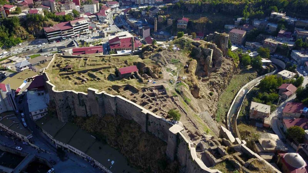 Bitlis Kalesi’nde 500 yıllık su künkleri bulundu