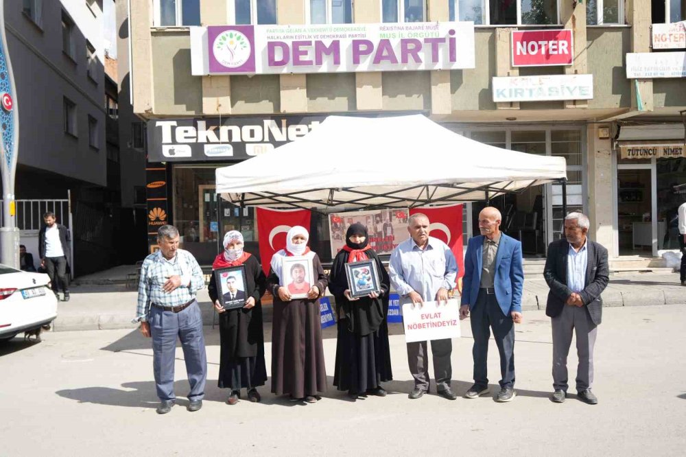 Muşlu ailelerin evlat nöbeti sürüyor