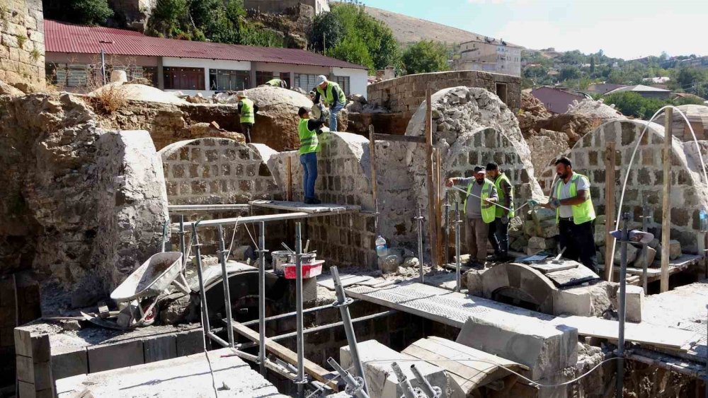 Bitlis’in tarihi dokusu yenileniyor