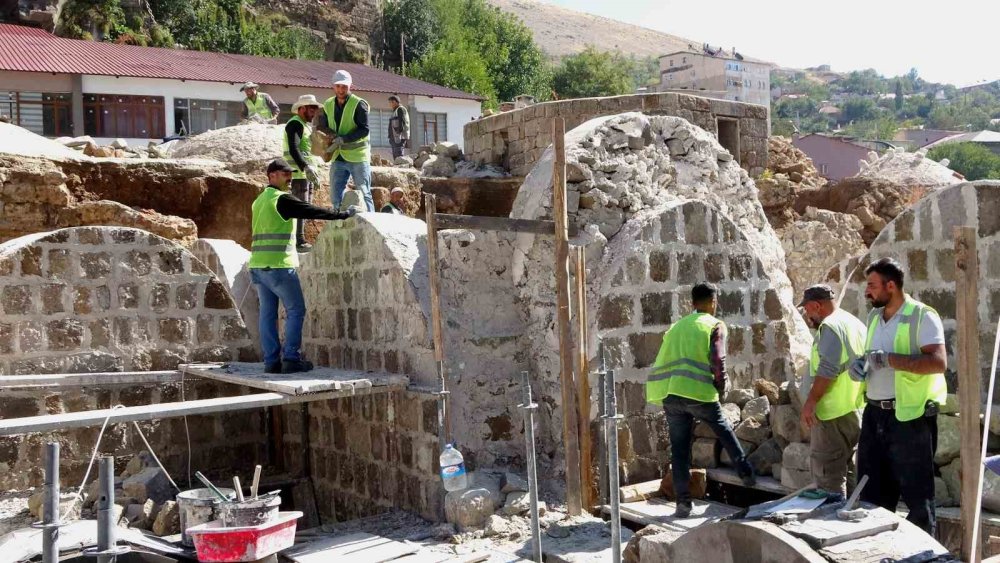 Bitlis’in tarihi dokusu yenileniyor