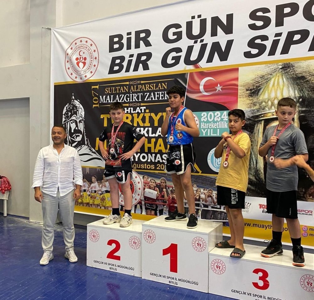 Vanlı minik sporcu Bekir dünya şampiyonluğu için çalışıyor