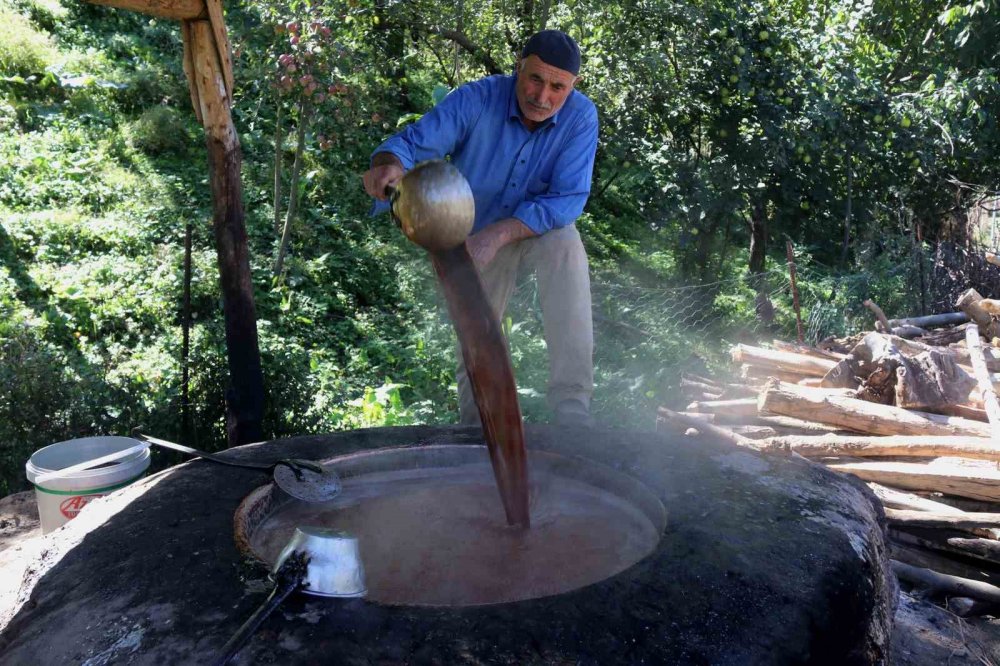 Bitlis'te üzüm pekmezinin zorlu yolculuğu