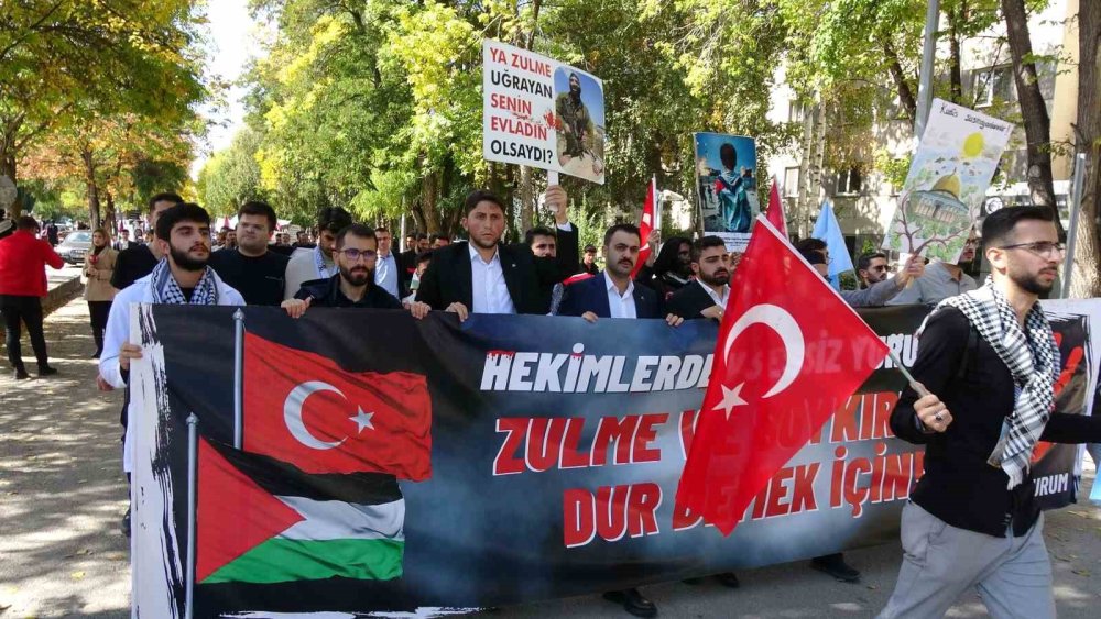 Erzurum’da gençlerden Filistin’e destek yürüyüşü