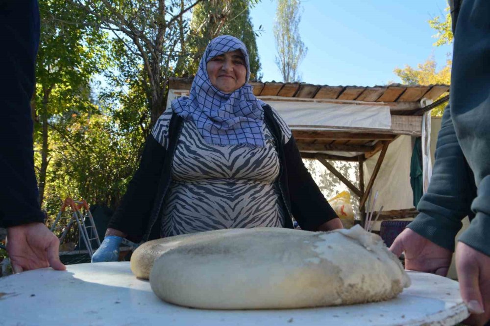 Kars'ta üretilen bu peynir işkembede muhafaza ediliyor