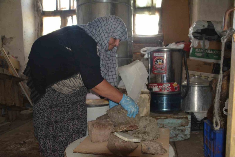 Kars'ta üretilen bu peynir işkembede muhafaza ediliyor