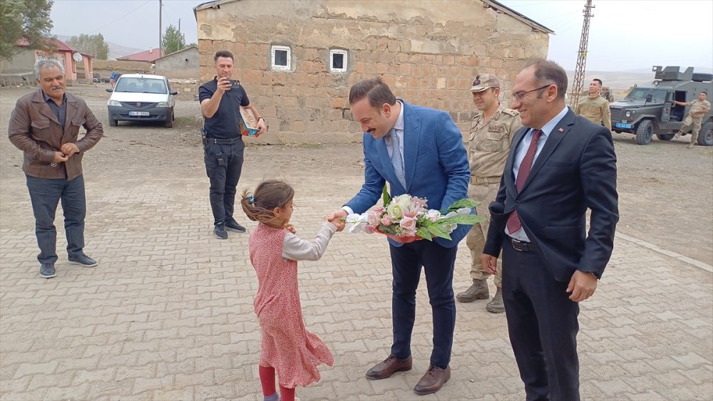 Malazgirt Kaymakamı Bayram, köy halkının taleplerini dinledi