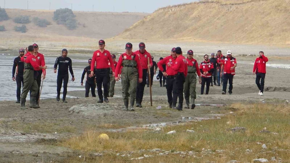 Van'da kaybolan Rojin'den 15 gündür haber alınamıyor