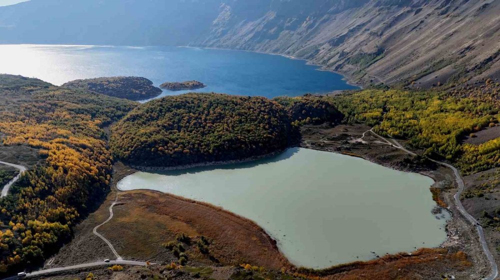 Nemrut Kalderası’nın sonbahar güzelliği büyülüyor