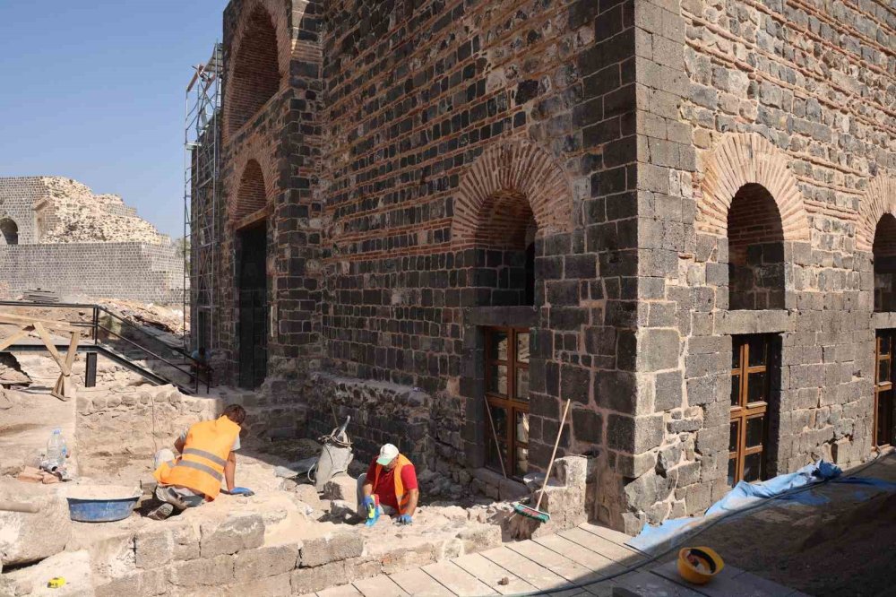 Diyarbakır’da tarihi kilisenin kubbesi 100 yıl sonra takıldı