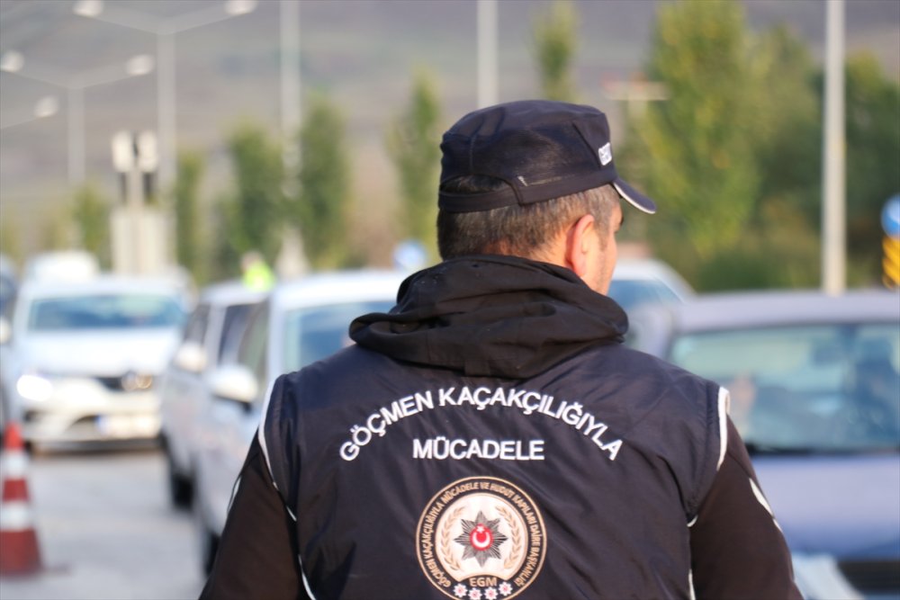 Erzurum Valisi Çiftçi Mobil Göç Noktası Aracında incelemelerde bulundu